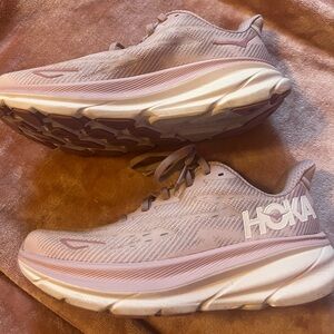 Hoka Clifton 9